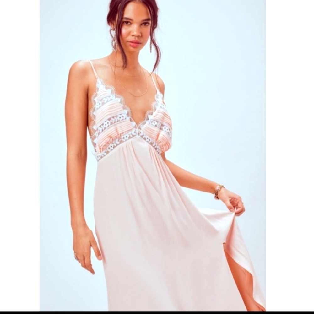 ❤️NWOT For Love & Lemons blush pink lace maxi dress